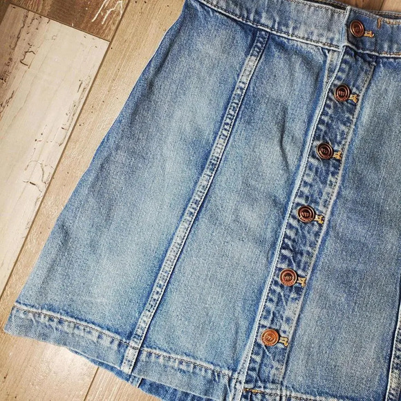 Karlie Kloss EXPRESS Medium Wash Button Up Denim Mini Skirt Size 2 - Picture 5 of 12